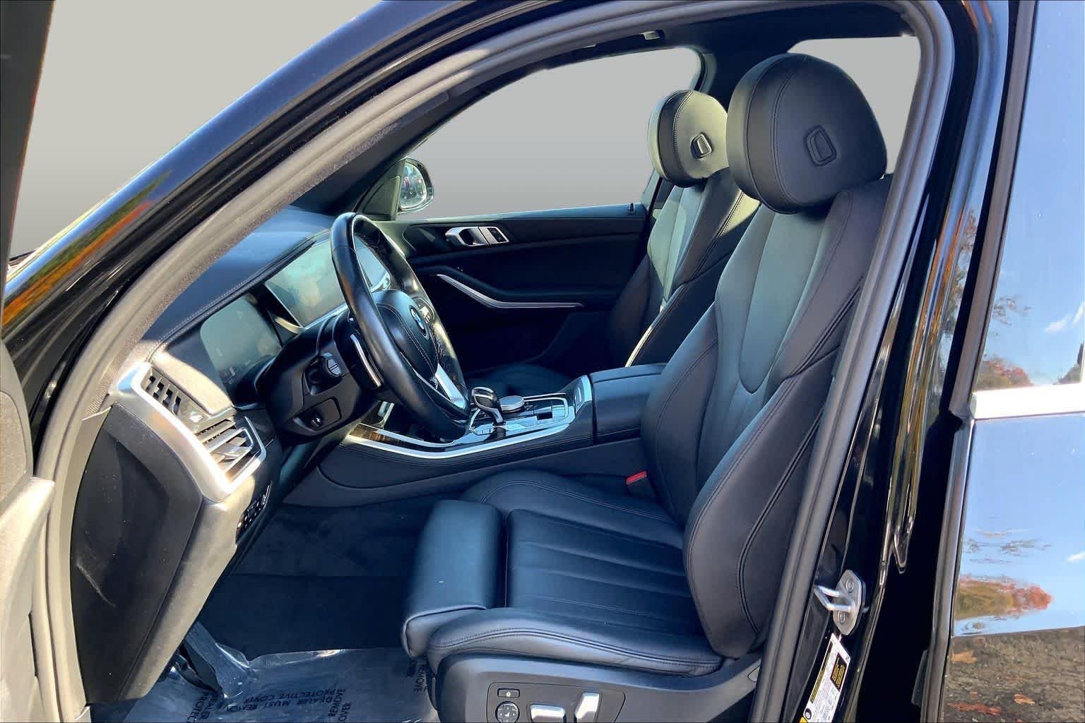Certified Used 2021 Jet Black BMW xDrive40i image 8