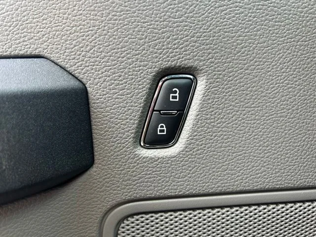 Used 2020 Black Ford XL image 17
