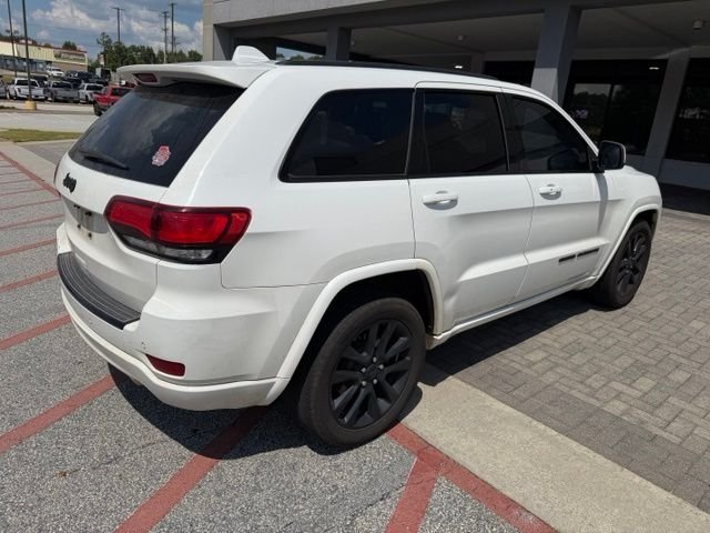 Used 2018 Bright White Clearcoat Jeep Altitude image 4