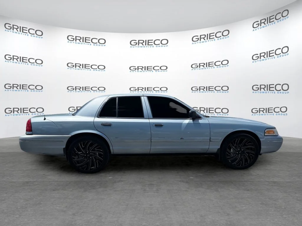 Used 2005 Silver Ford LX image 8
