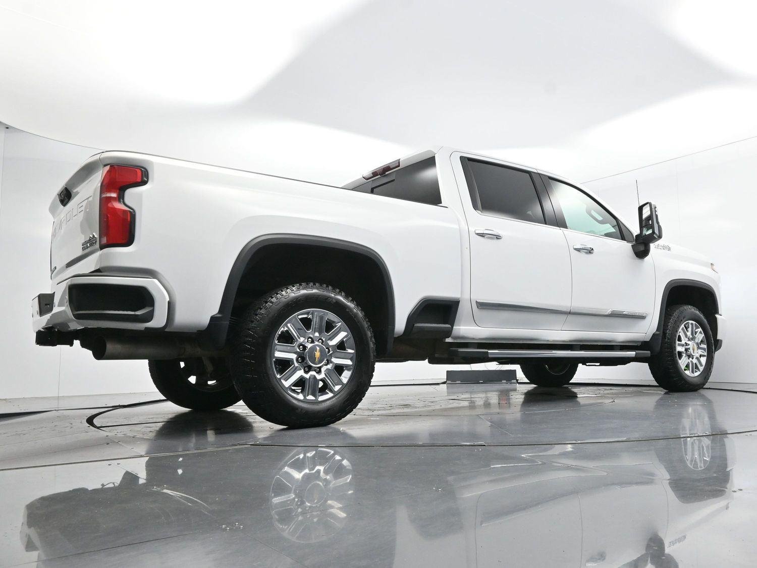 Used 2024 Summit White Chevrolet High Country image 42