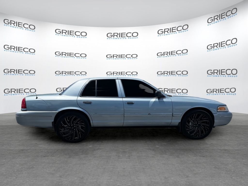 Used 2005 Silver Ford LX image 8