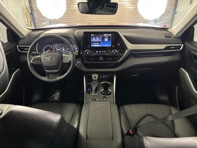 Used 2022 Red Toyota XLE image 16