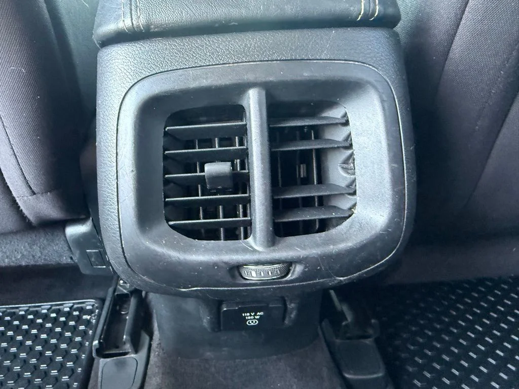 Used 2017 Red Jeep Latitude image 37