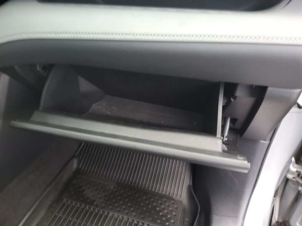 Used 2023  Toyota L image 24