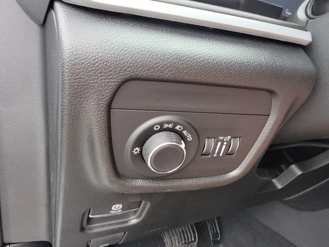 New 2026 Bright White Clear-Coat Exterior Paint Jeep Altitude image 22