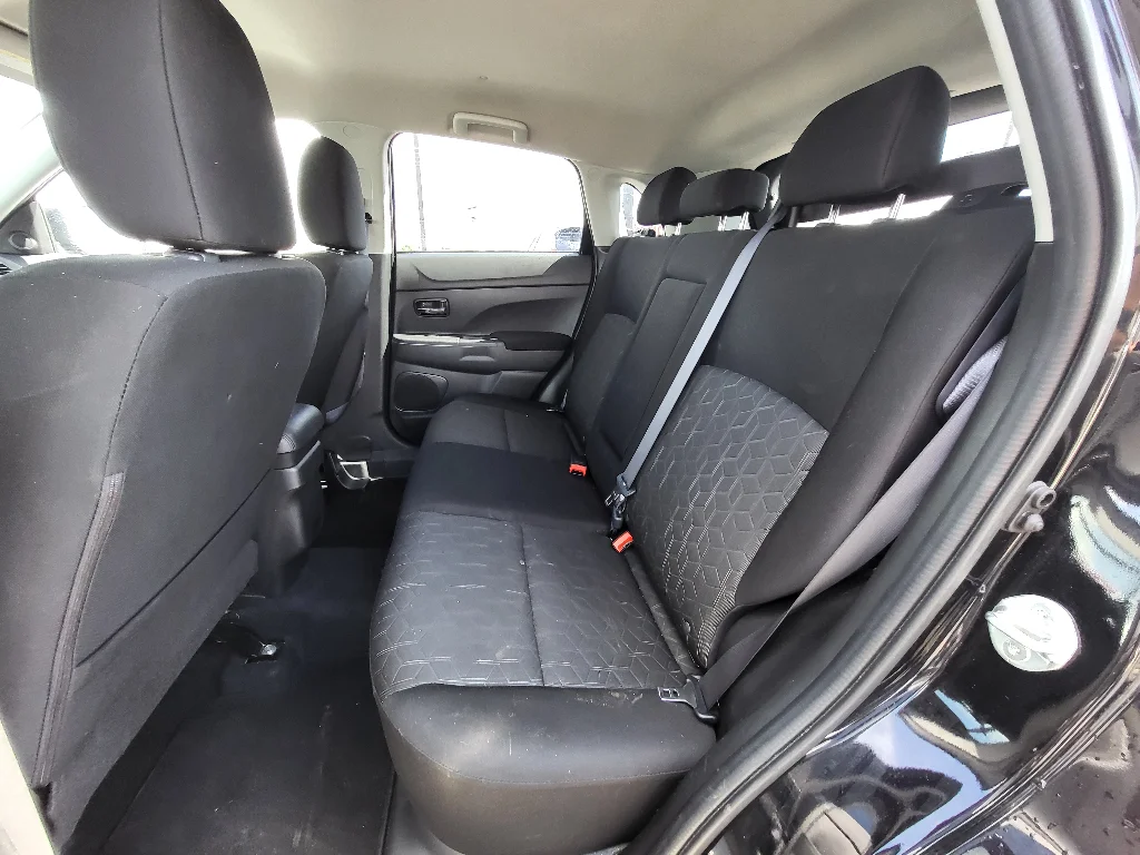 Used 2025 Labrador Black Pearl Mitsubishi ES image 12