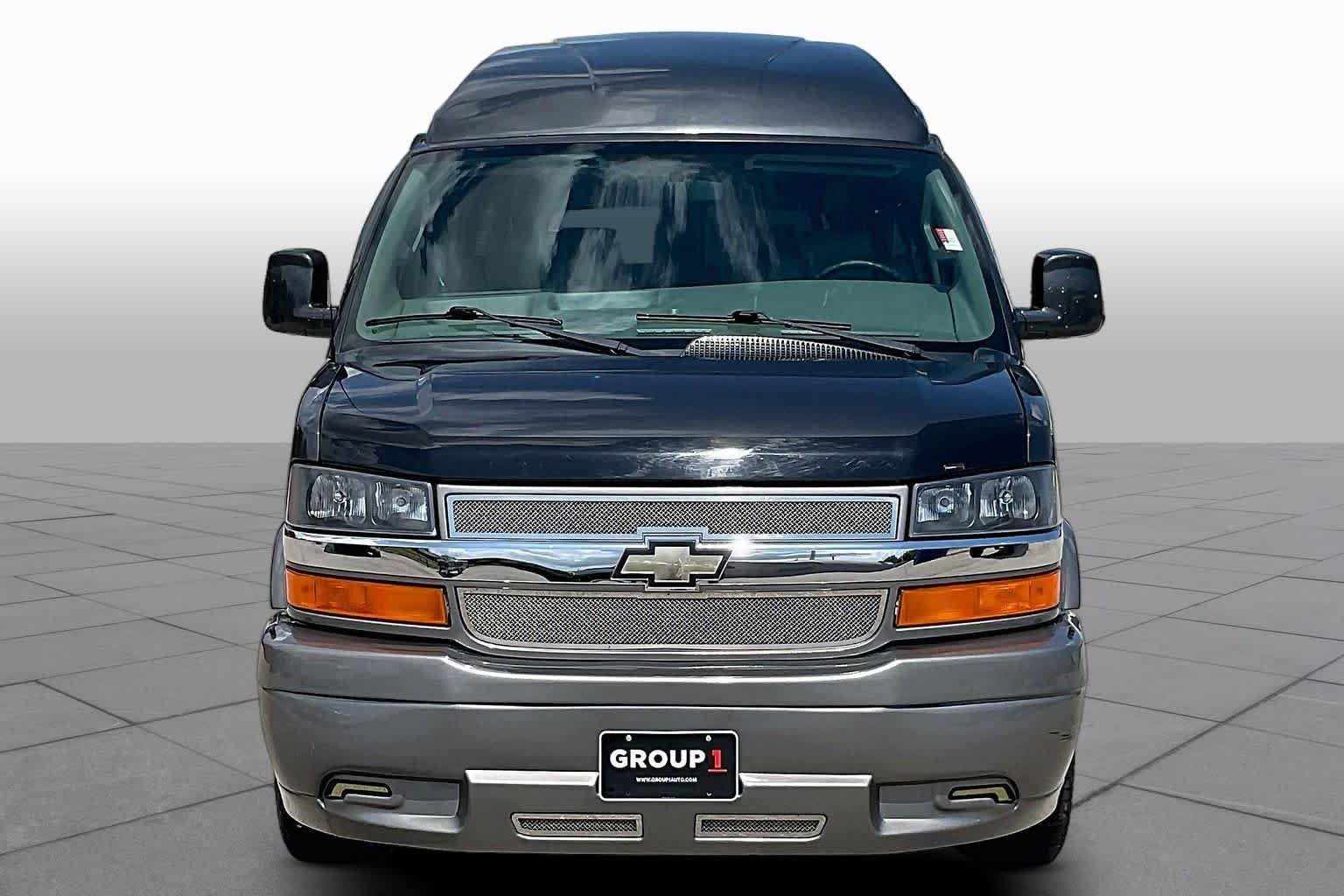 Used 2017 Cyber Gray Metallic Chevrolet  image 2