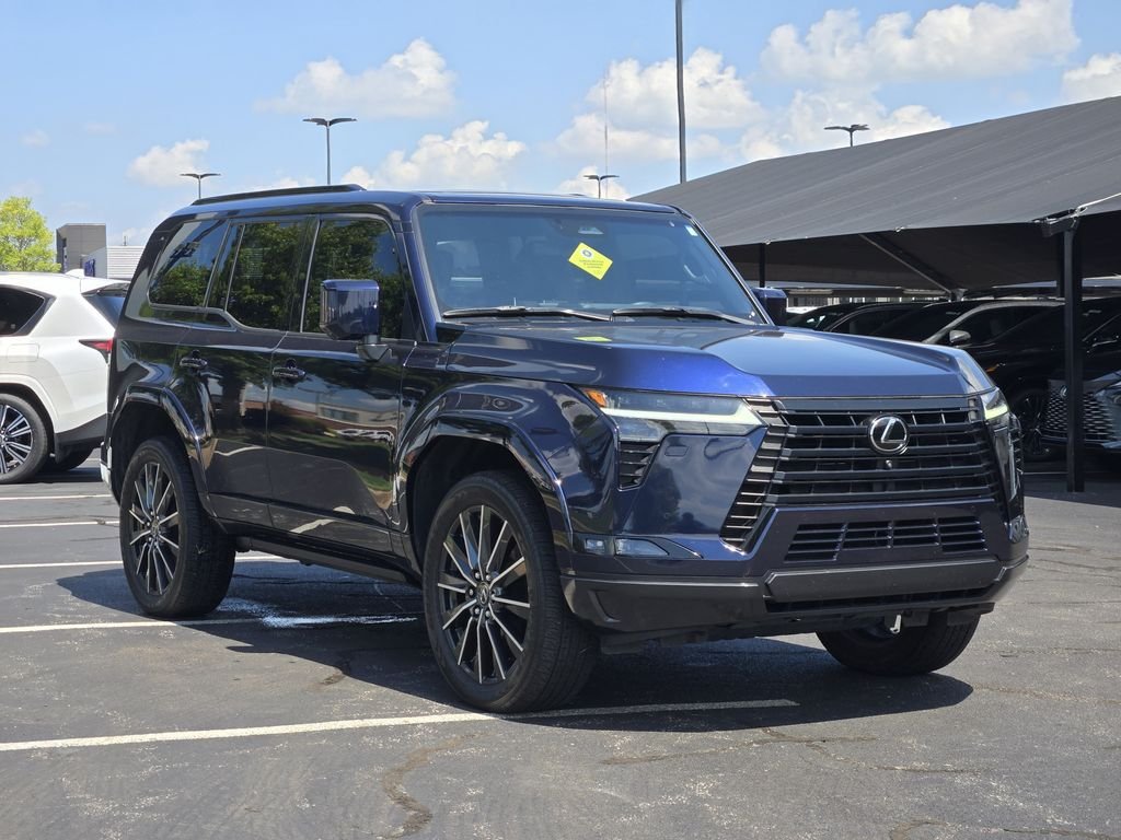 Used 2024  Lexus 550 Luxury+ image 3