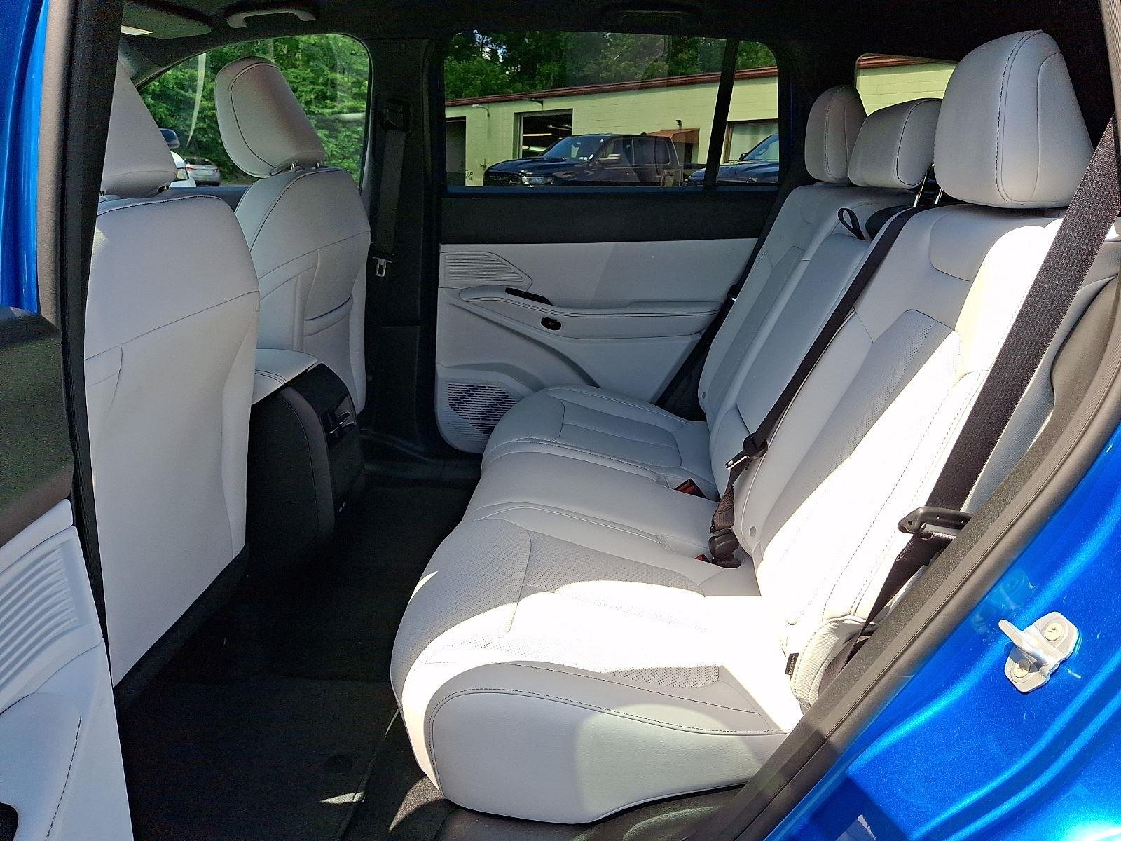 New 2026 Hydro Blue Pearl-Coat Exterior Paint Jeep Limited image 7