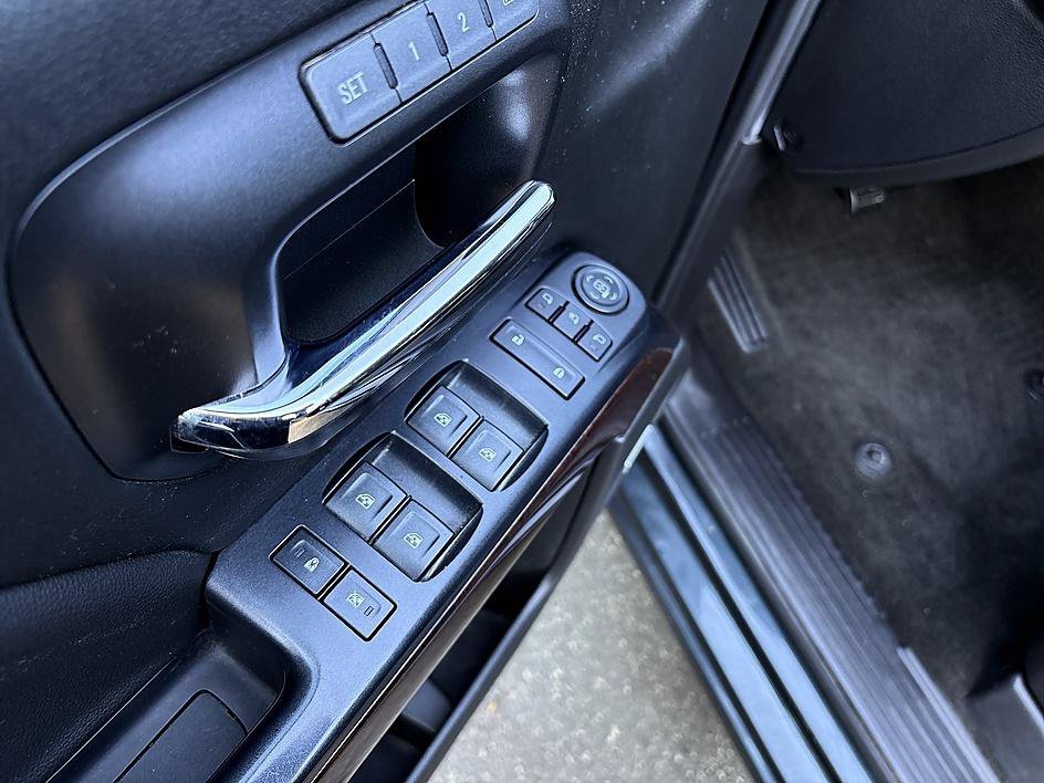 Used 2018 Dark Slate Metallic GMC SLT image 7