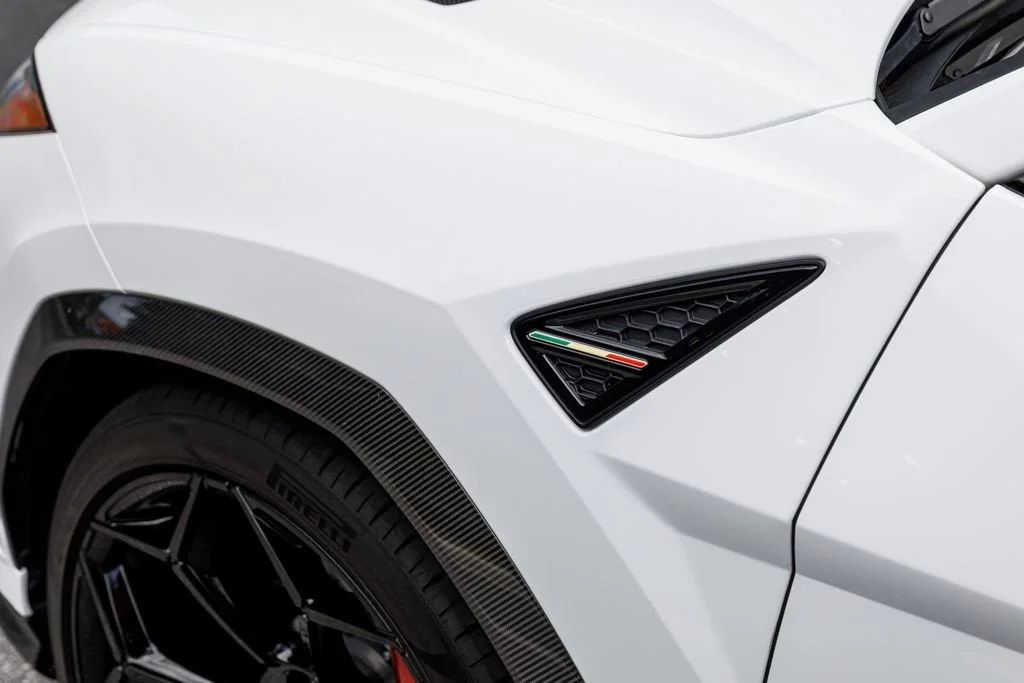 Used 2024 White Lamborghini Performante image 47