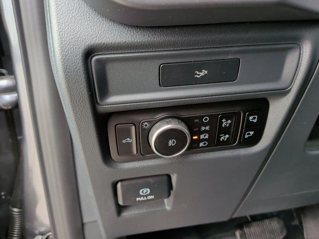 New 2026 Carbonized Gray Metallic Ford XLT image 15