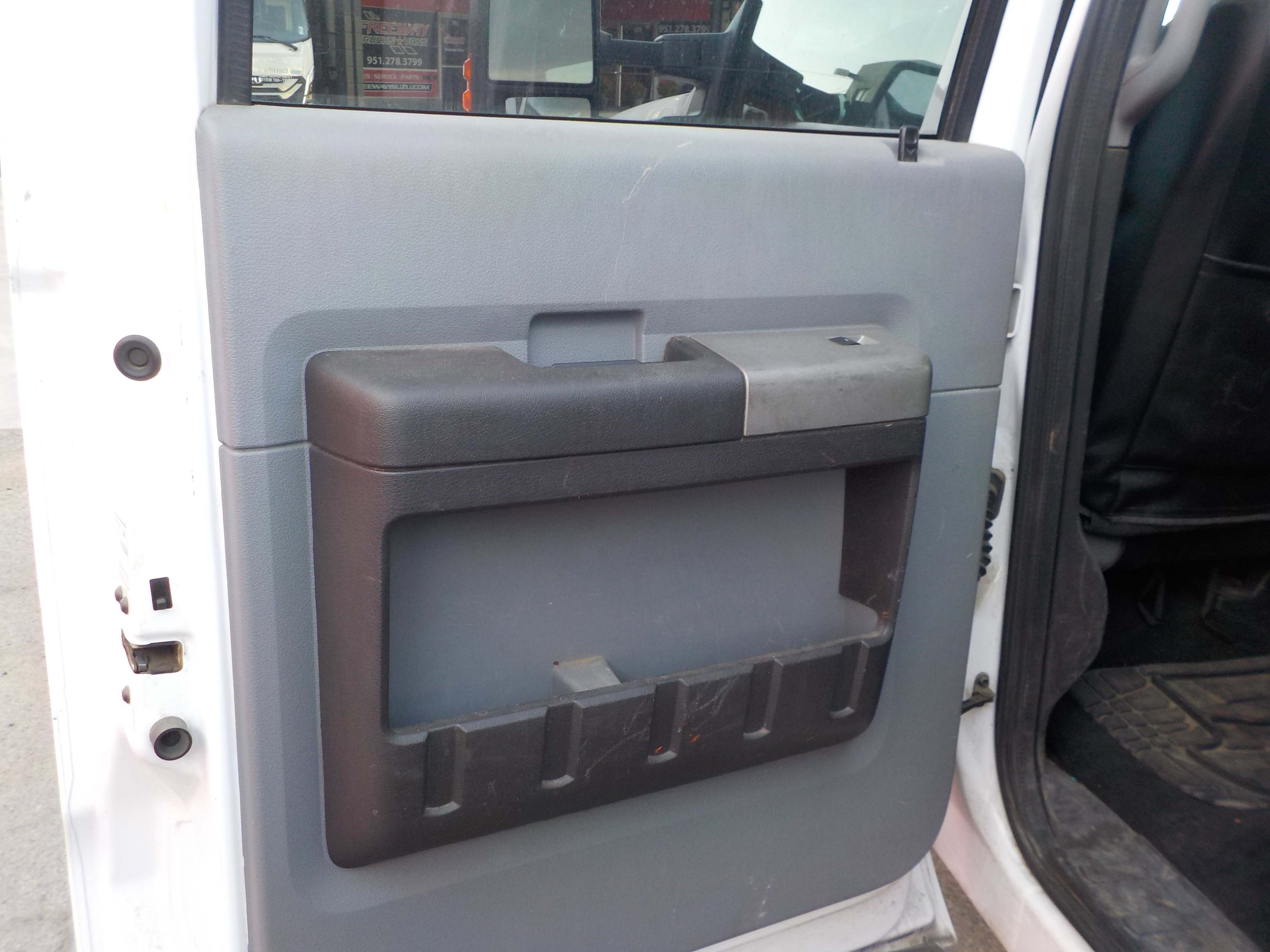 2016 Ford F-550 - Photo 12