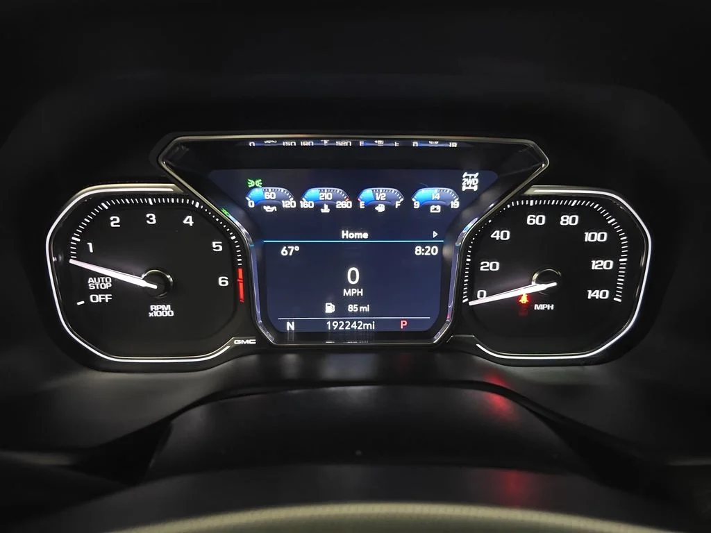 Used 2021 White GMC Denali image 22