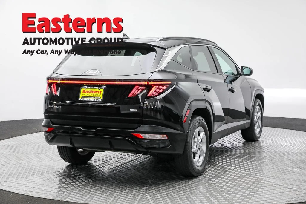 Used 2022 Black Hyundai SEL image 5