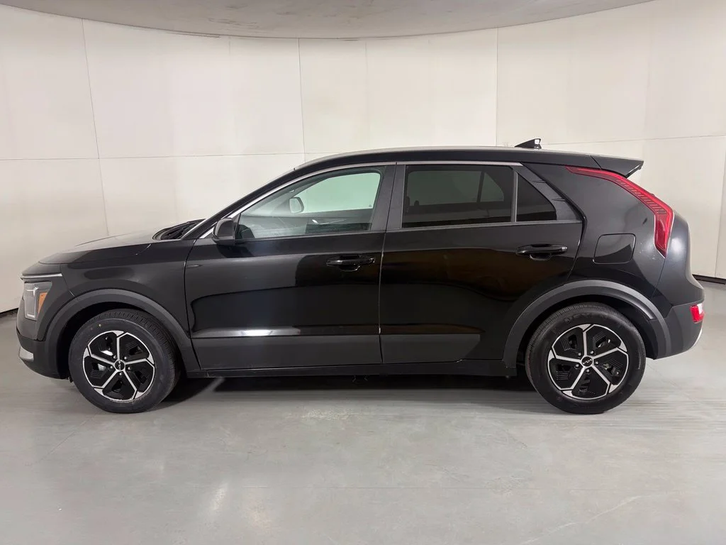 Used 2025 Black Kia LX image 5