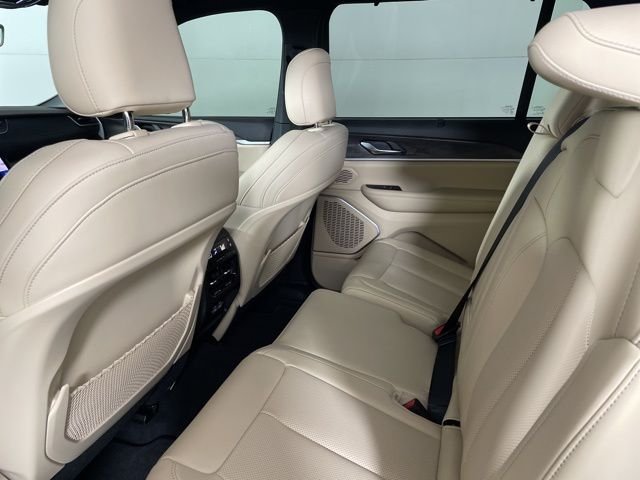 New 2025 Silver Zynith Exterior Paint Jeep Limited image 43