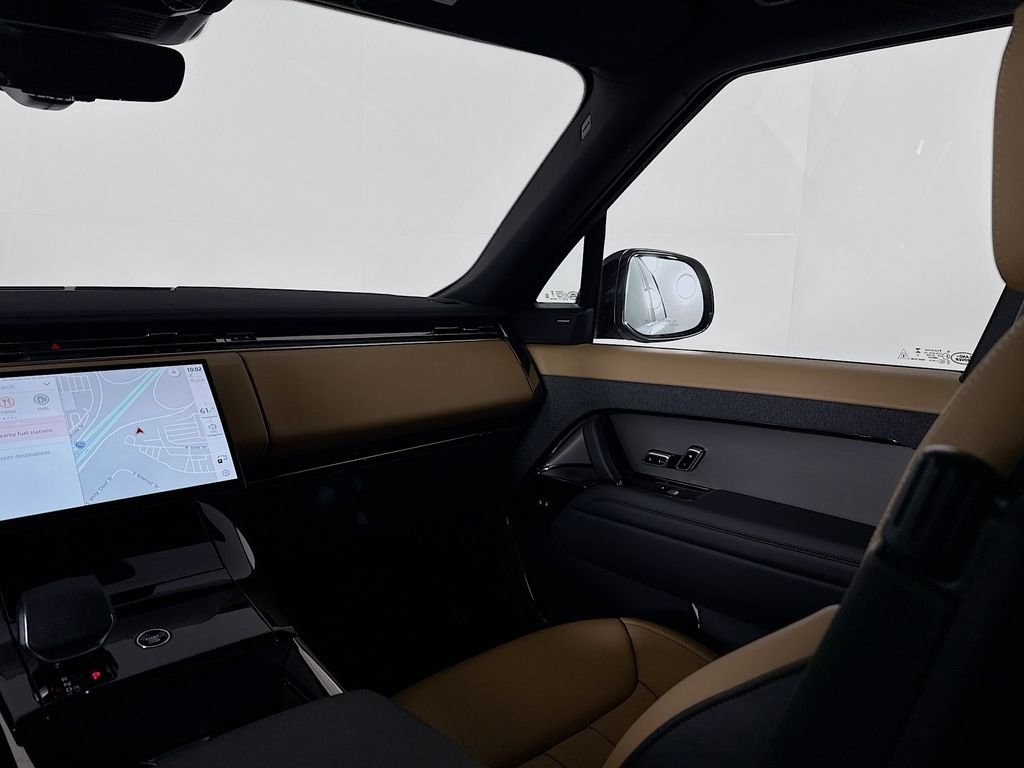 New 2026 Santorini Black Land Rover Dynamic SE image 25