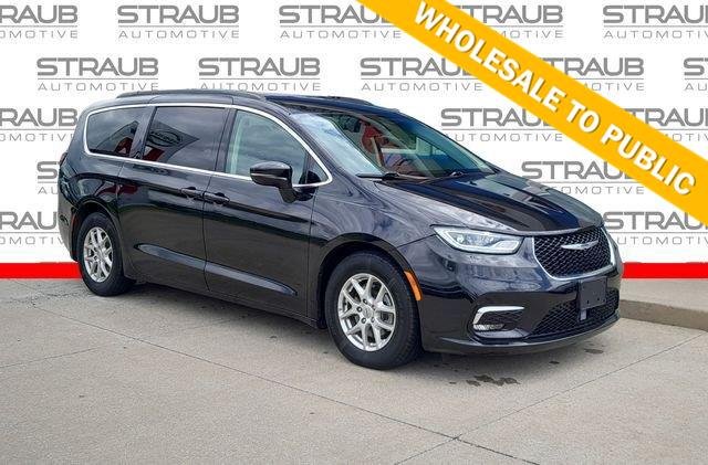 Used 2022 Brilliant Black Crystal Pearlcoat Chrysler Touring L image 1