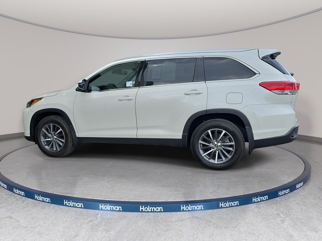 Used 2019 White Toyota XLE image 9