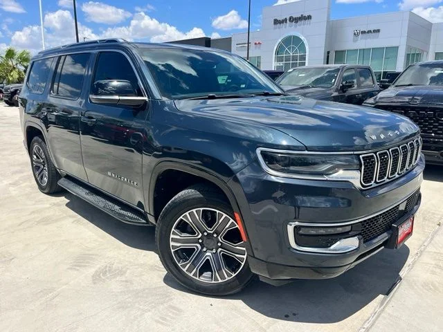 2023 Jeep Wagoneer Base
