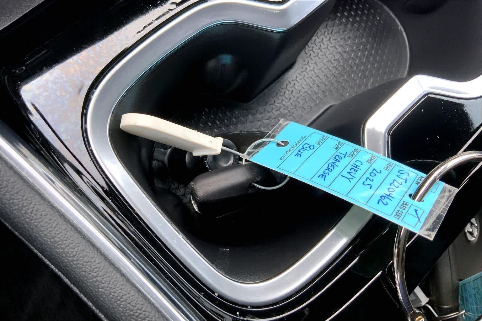 Used 2025 Lakeshore Blue Metallic Chevrolet FWD LT image 14