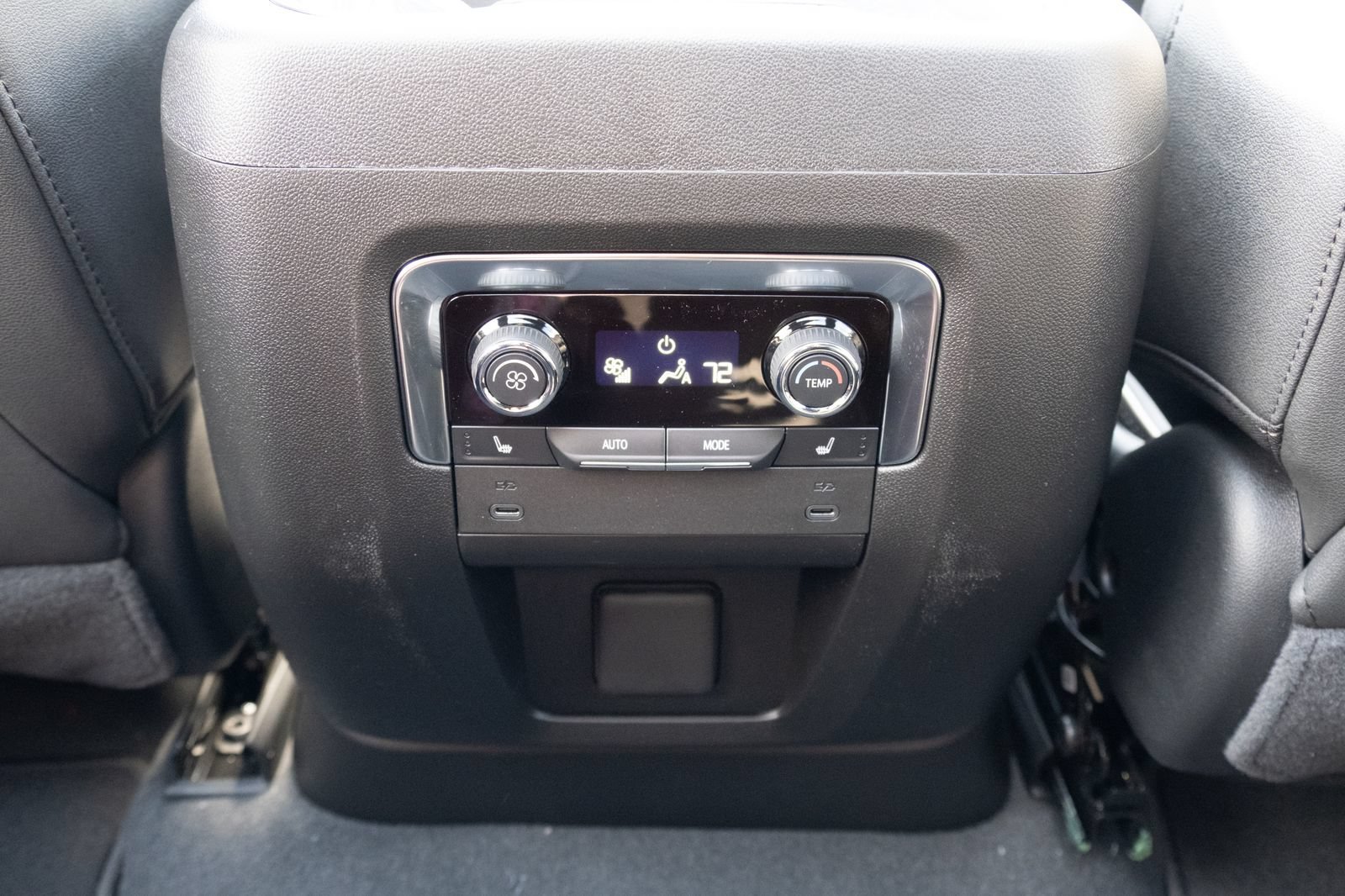 2026 Chevrolet Suburban Premier - Photo 19