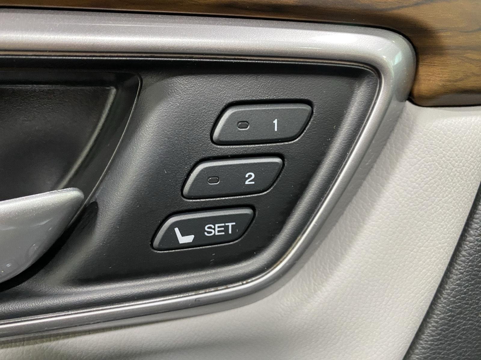Used 2019 Lunar Silver Metallic Honda EX-L image 18