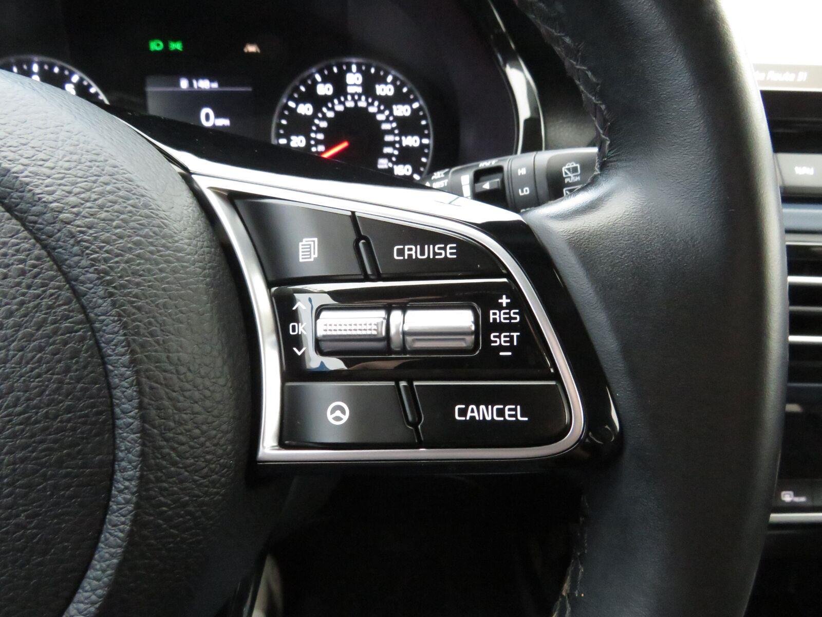 Used 2022 Cherry Black Kia S image 31