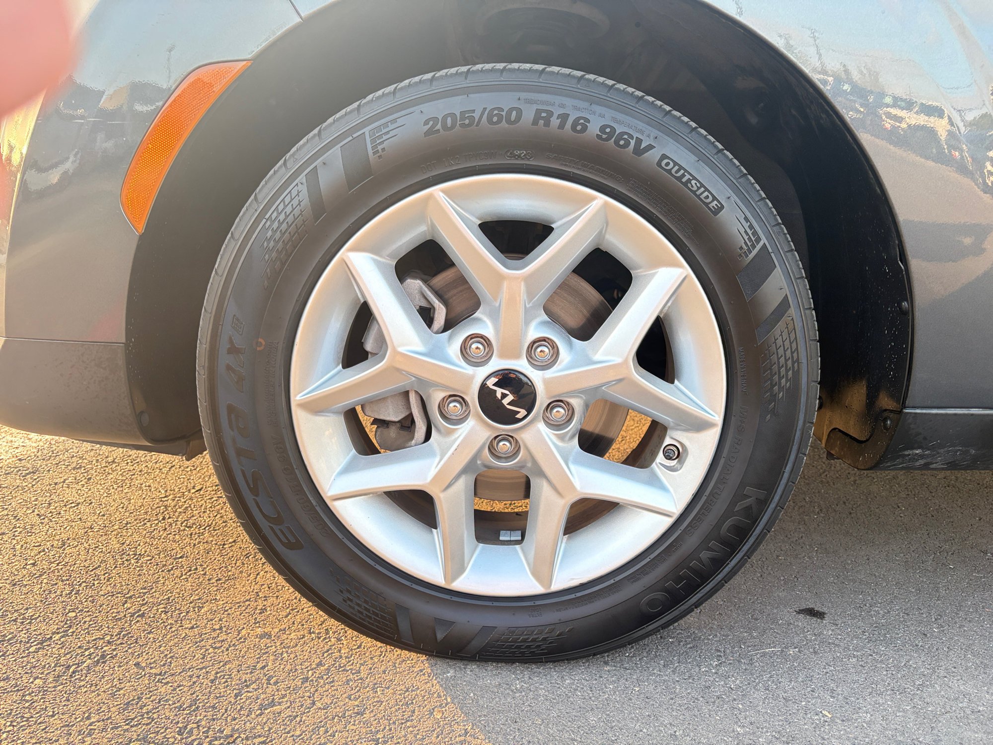 Used 2023 Gravity Gray Kia LX image 9