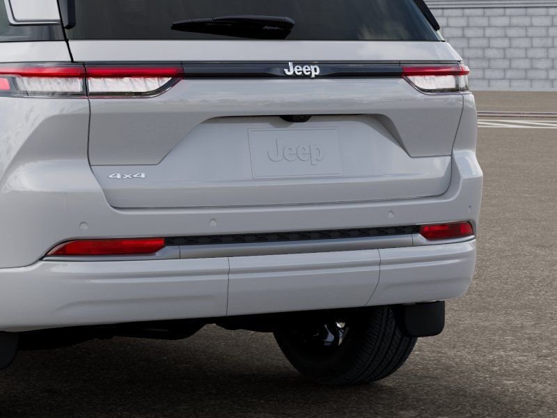 New 2026 Bright White Clear-Coat Exterior Paint Jeep Limited Reserve image 13