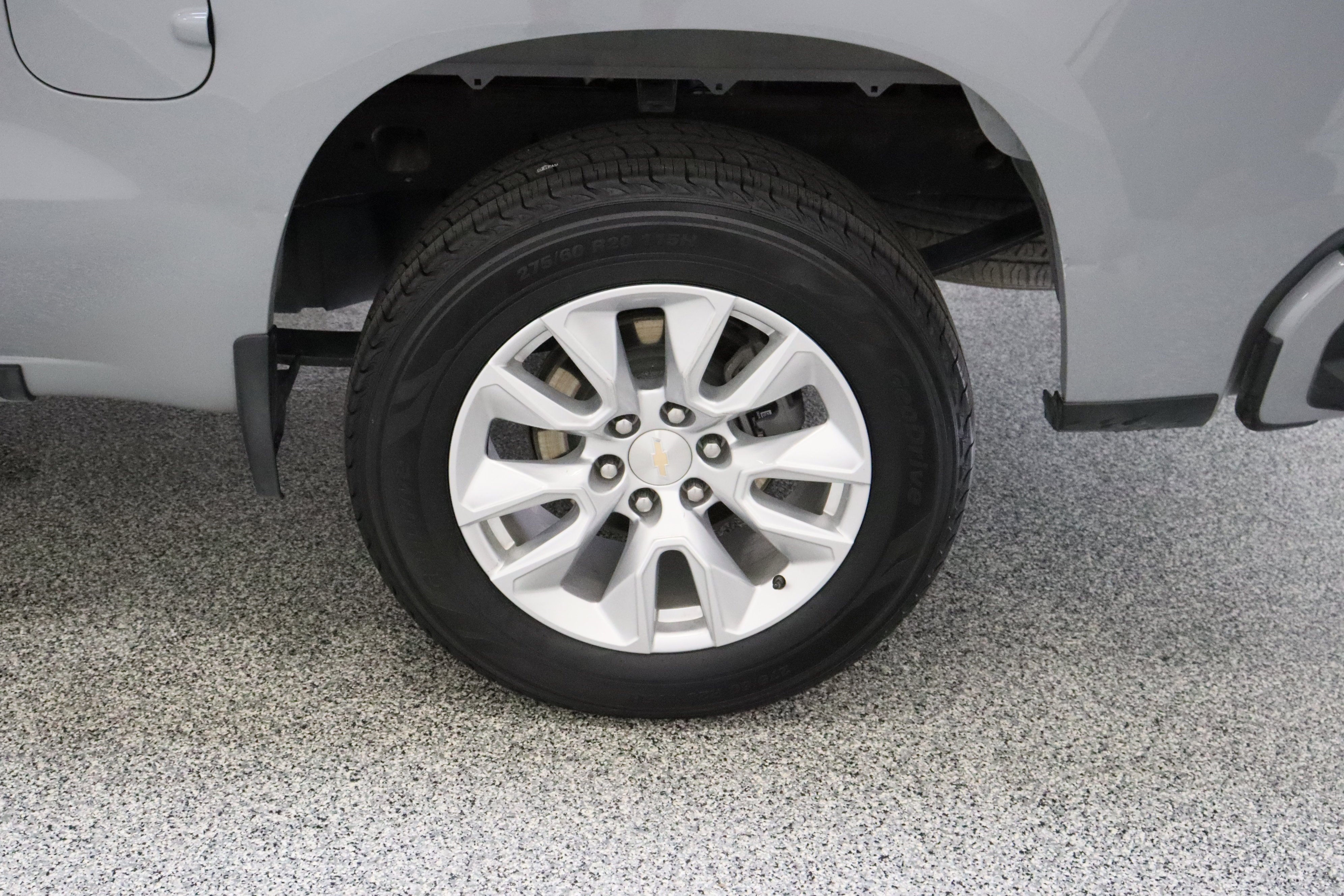 Used 2024 Slate Gray Metallic Chevrolet Custom 2.7T image 10