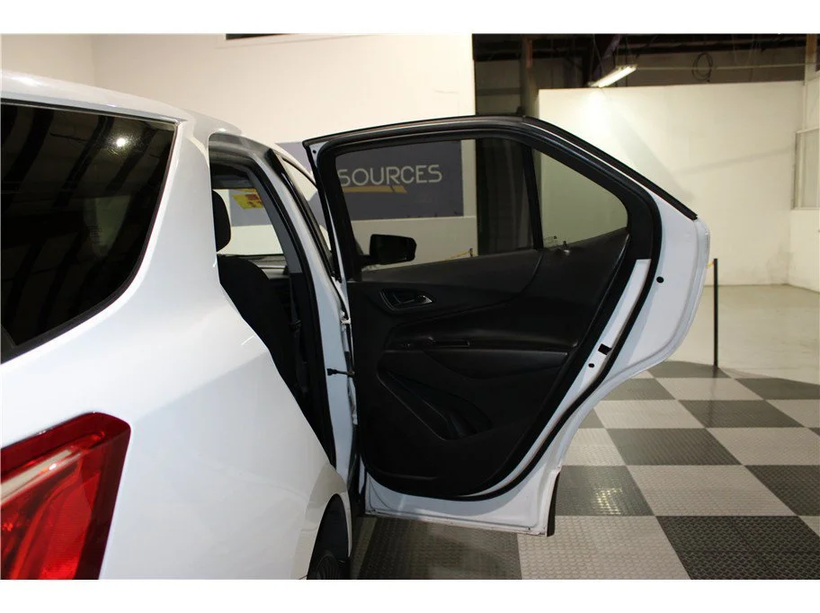 Used 2018 Summit White Chevrolet LT image 21