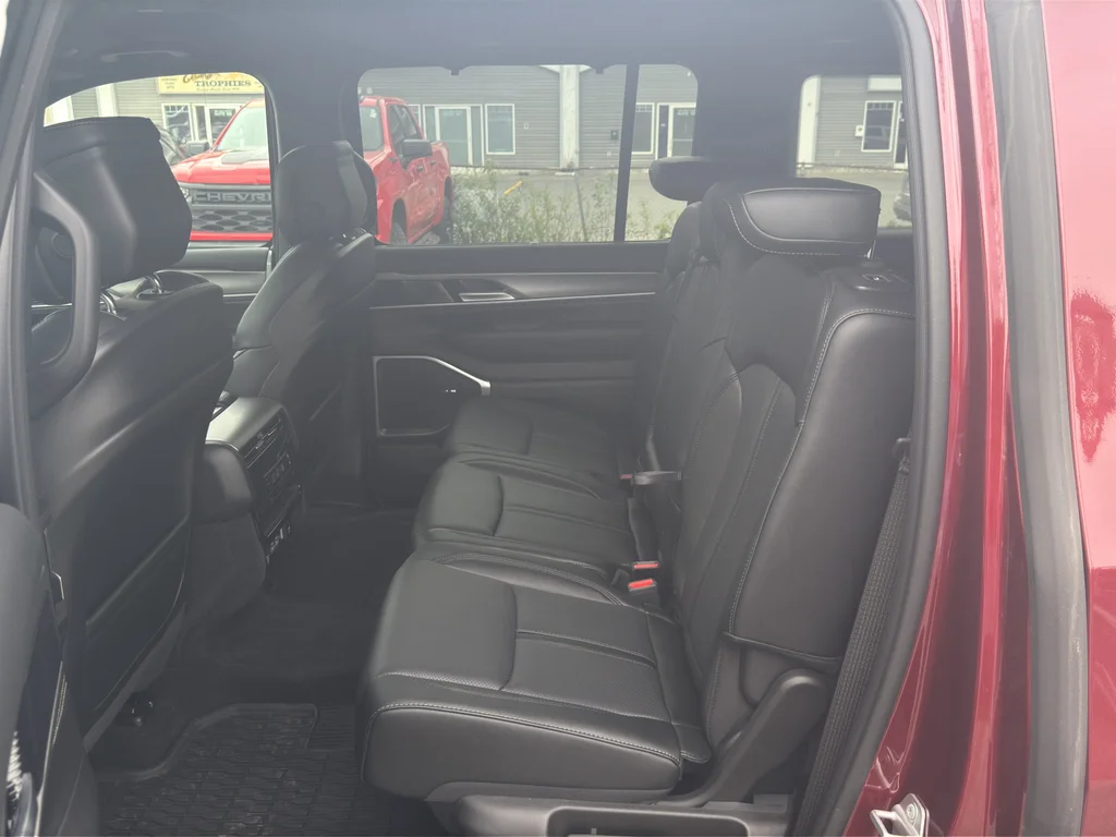 2025 Jeep Wagoneer Series II - Photo 16