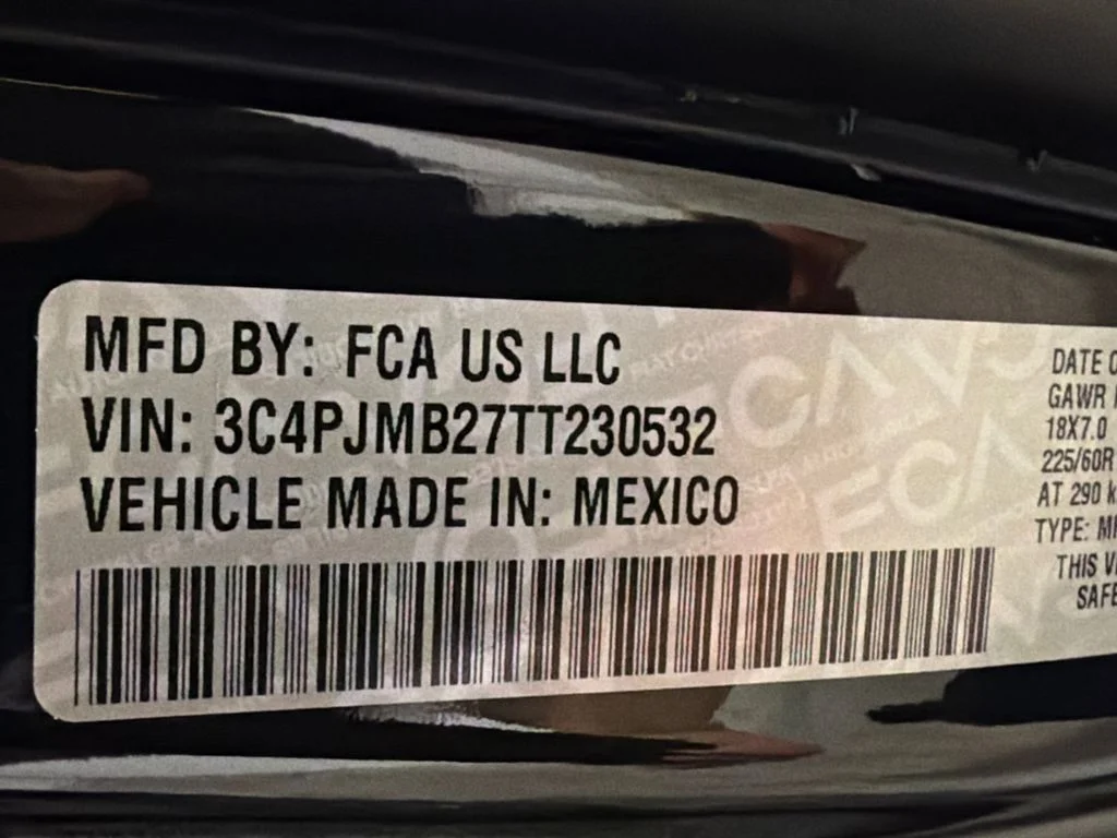 New 2026 Diamond Black Crystal Pearl-Coat Exterior Paint Jeep Limited image 41