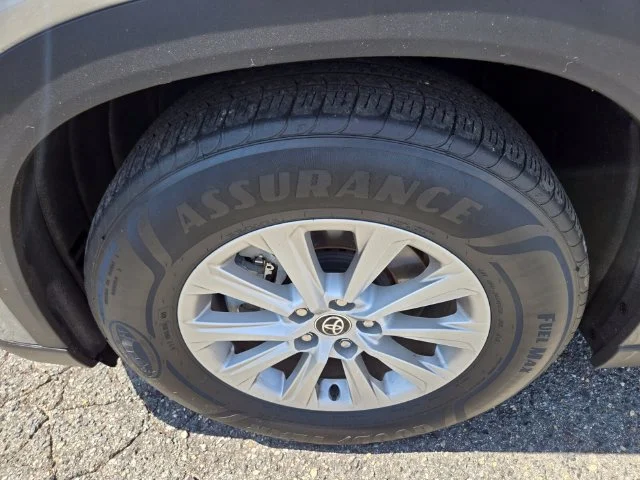 Used 2025 Silver Toyota XLE image 22