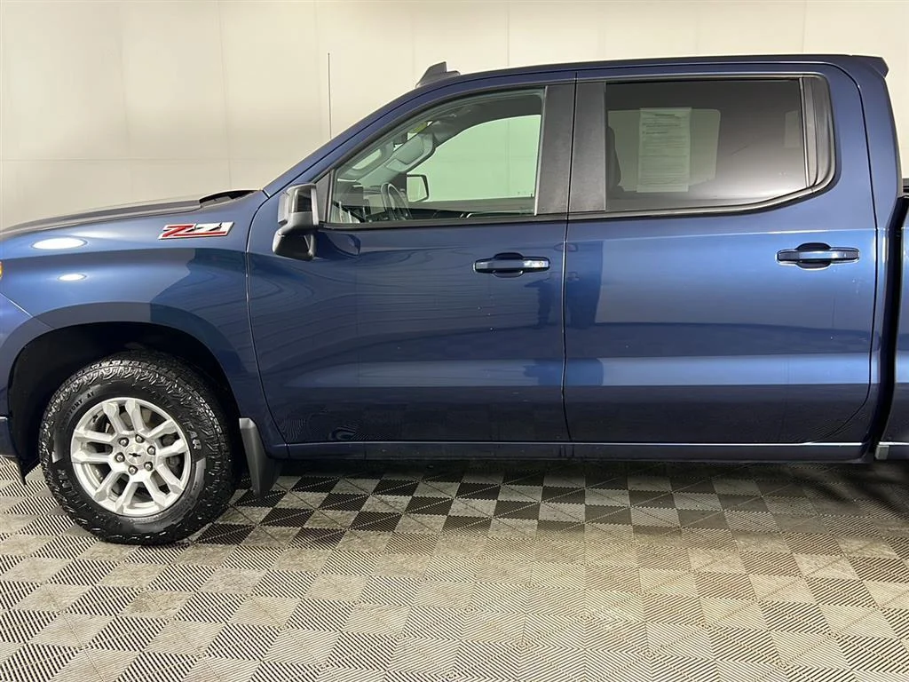 Used 2022 Northsky Blue Metallic Chevrolet RST image 40
