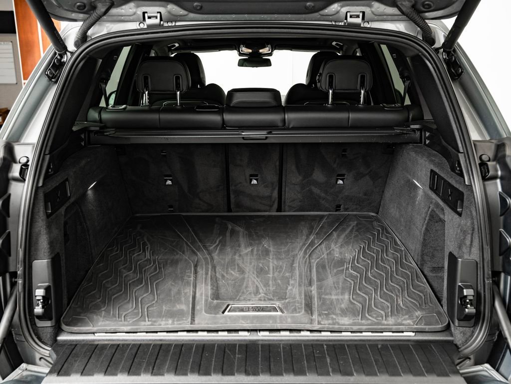 Used 2024 Skyscraper Gray Metallic BMW xDrive50e image 21