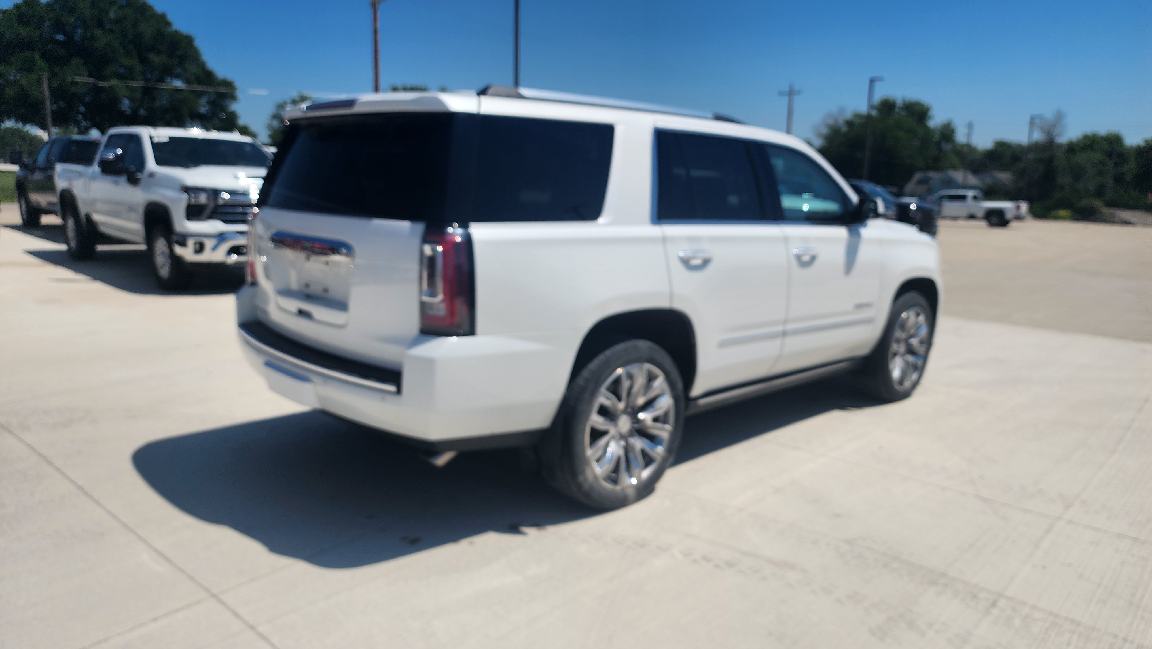 Used 2019 WHITE FROST TRICOAT GMC Denali image 5