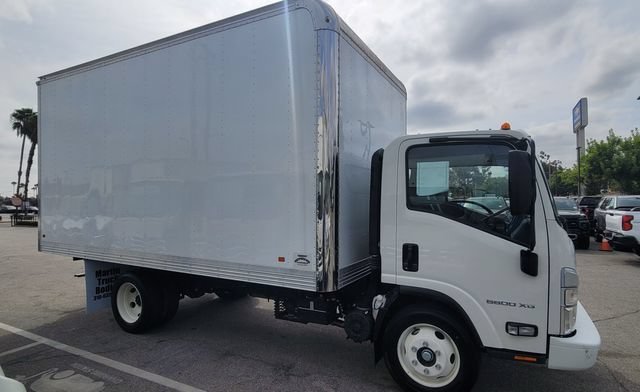 New 2025 Arc White Chevrolet  image 9