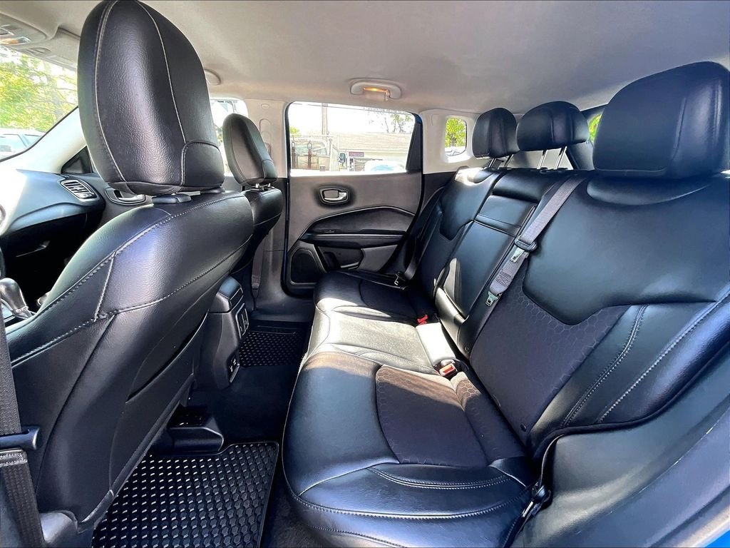 Used 2018 Laser Blue Pearlcoat Jeep Latitude image 21