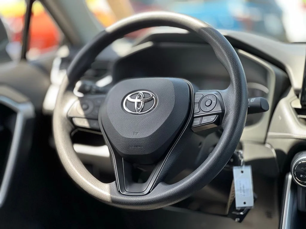 Used 2020 Silver Toyota LE image 22