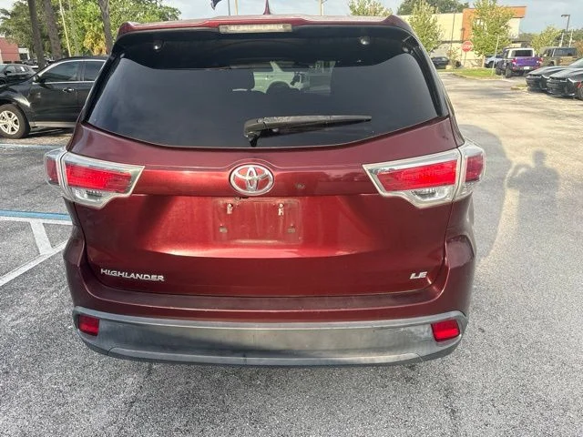 Used 2015 Red Toyota  image 5