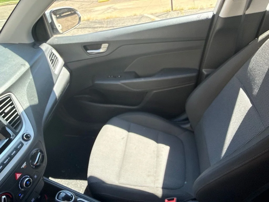 Used 2019 White Hyundai SE image 11