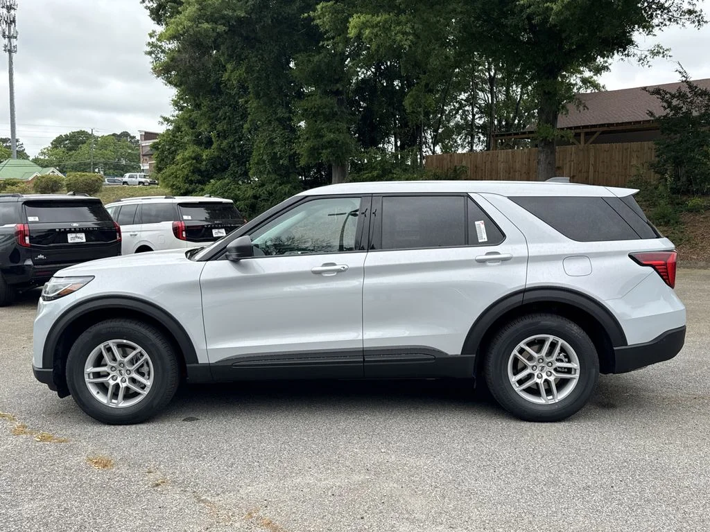 New 2026 Space White Metallic Ford Active image 4