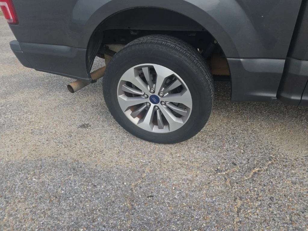Used 2018 Gray Ford XL image 15