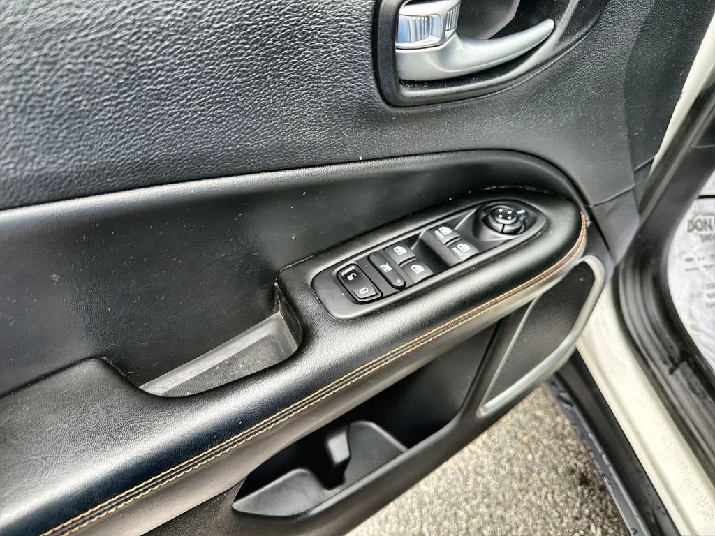 Used 2019 White Jeep Limited image 13