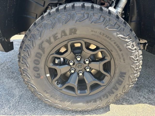 New 2026 Diamond Black Crystal Pearl-Coat Exterior Paint RAM RHO image 8