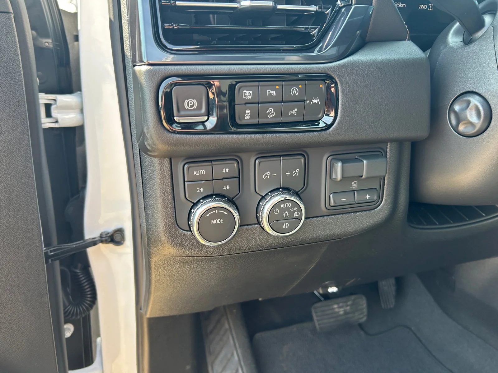 New 2026 Summit White GMC AT4 image 16
